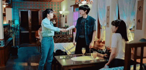 EP05---My-Perfect-Stranger-4.gif