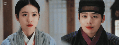 EP13---The-Secret-Romantic-Guesthouse-2.gif