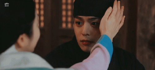 EP14---The-Secret-Romantic-Guesthouse-4.gif