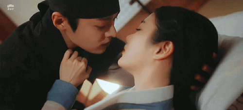 EP14---The-Secret-Romantic-Guesthouse-7.gif