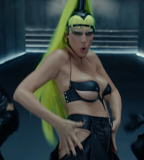 JELENA KARLEUŠA KARLYB TCH (OFFICIAL MUSIC VIDEO) ALPHA.mkv snapshot 01.49.198