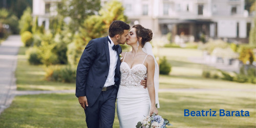 Celebre o amor e a confiança com Beatriz Barata enquanto ela embarca em uma bela jornada de casamento. Testemunhe a alegria e o comprometimento que definem seu relacionamento, refletindo o profundo vínculo que compartilham. Explore os momentos que capturam a essência da sua história de amor, enquanto Beatriz Barata abraça o caminho para o sempre com graça e confiança. Visite-nos:-https://pin.it/3QHRzjXg0